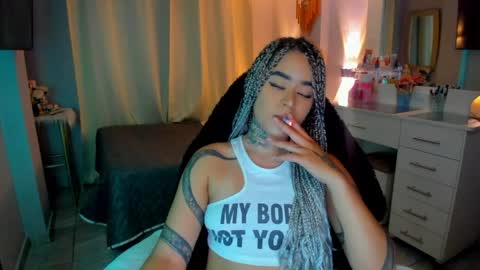 Snapshot of vayolett_bass chatting on 04/02/26, 08:23 Vayolett Bass online show from 04/02/26, 08:23