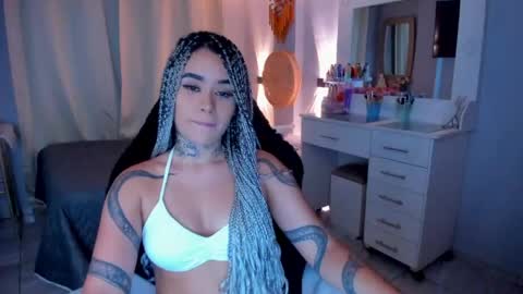 Snapshot of vayolett_bass chatting on 04/27/26, 06:44 Vayolett Bass online show from 04/27/26, 06:44