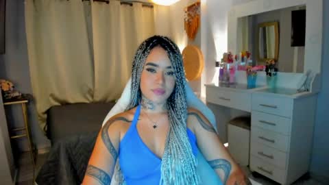 Snapshot of vayolett_bass chatting on 05/01/26, 06:40 Vayolett Bass online show from 05/01/26, 06:40