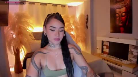 Snapshot of vayolett_bass chatting on 08/05/26, 04:37 Vayolett Bass online show from 08/05/26, 04:37