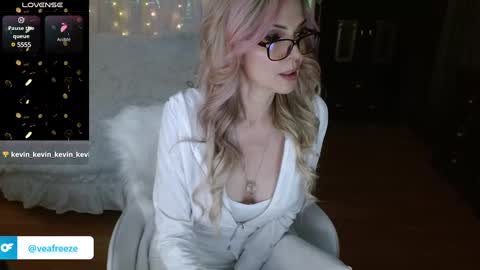 Snapshot of veafreeze chatting on 02/19/25, 06:00 veafreeze online show from 02/19/25, 06:00