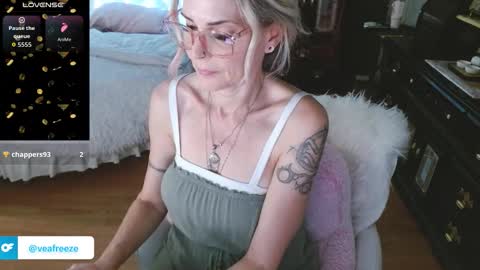 Snapshot of veafreeze chatting on 10/16/25, 05:52 veafreeze online show from 10/16/25, 05:52