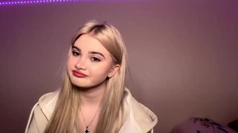 Monika online show from 11/22/25, 12:04