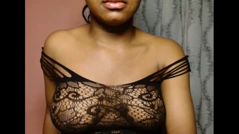 Snapshot of vee62 chatting on 06/06/26, 12:05 vee62 online show from 06/06/26, 12:05