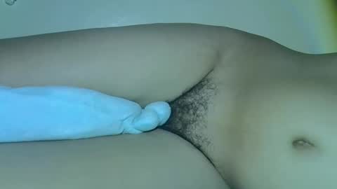 Snapshot of vee_horny01 chatting on 09/19/25, 04:18 vee online show from 09/19/25, 04:18