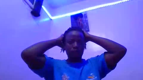 Snapshot of vee_tommy chatting on 04/17/26, 02:47 Vee tommy online show from 04/17/26, 02:47