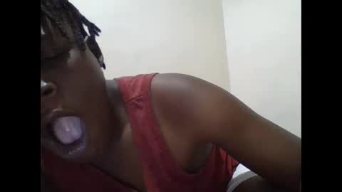 Snapshot of vee_tommy chatting on 04/29/26, 01:10 Vee tommy online show from 04/29/26, 01:10