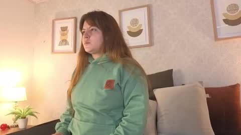 Vee Simons online show from 11/26/25, 08:54