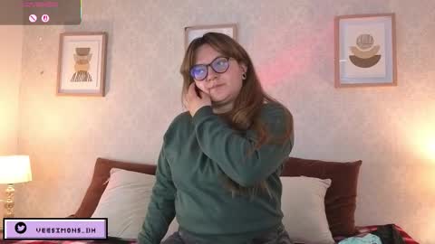 Vee Simons online show from 12/20/25, 07:32