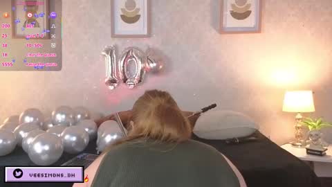 Vee Simons online show from 01/08/26, 08:44