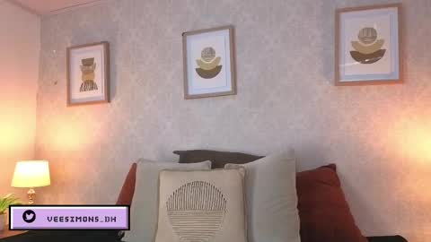 Vee Simons online show from 05/08/26, 08:03