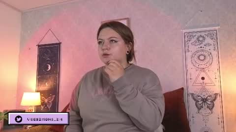 Snapshot of veesimons_dh chatting on 06/15/26, 08:00 Vee Simons online show from 06/15/26, 08:00