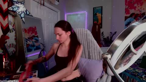 Snapshot of veeweatherbee chatting on 09/16/25, 11:28 Violet Weatherbee online show from 09/16/25, 11:28