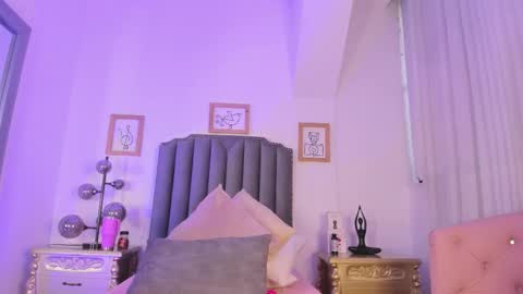 Snapshot of vega__16 chatting on 09/24/25, 11:46   online show from 09/24/25, 11:46