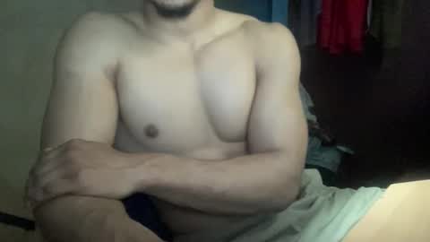 Snapshot of veilofstrength11 chatting on 11/06/25, 09:43 veilofstrength11 online show from 11/06/25, 09:43