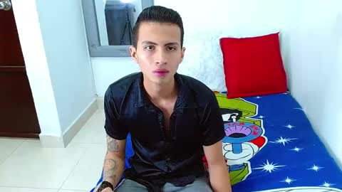 velk_hot1 online show from 11/28/25, 04:09