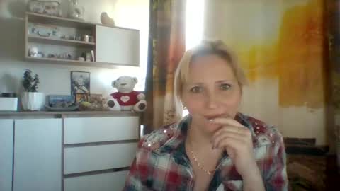 Snapshot of velka_raspberry chatting on 05/08/26, 08:19 velka_raspberry online show from 05/08/26, 08:19