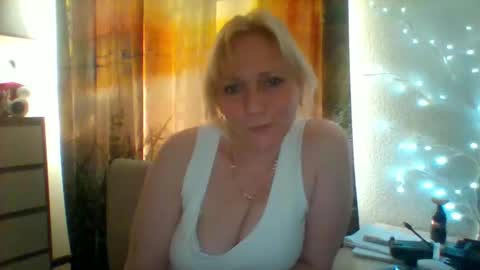 Snapshot of velka_raspberry chatting on 05/21/26, 04:25 velka_raspberry online show from 05/21/26, 04:25