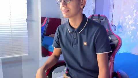 Snapshot of velkanxx chatting on 10/29/25, 09:49 V E L K A N online show from 10/29/25, 09:49