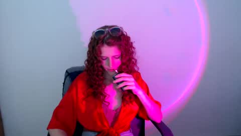 Snapshot of vellahott chatting on 06/14/26, 12:29 vellahott online show from 06/14/26, 12:29