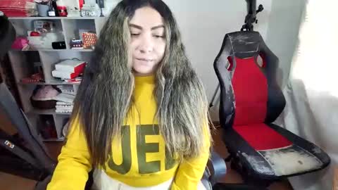 Snapshot of vellarossa chatting on 04/17/26, 08:45 Im VelaI will be Christmas and New Year with my family December 22 to January 13 I will miss you guys. online show from 04/17/26, 08:45