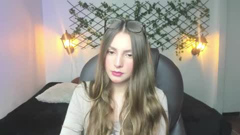 Snapshot of velvet__moon chatting on 03/24/26, 12:15 Sophi online show from 03/24/26, 12:15
