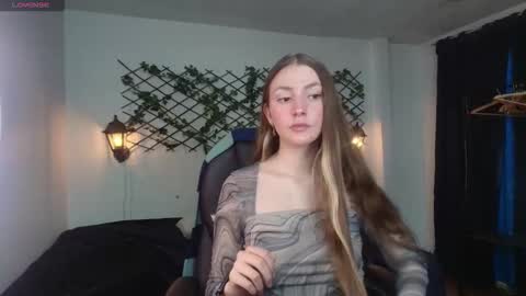 Snapshot of velvet__moon chatting on 03/30/26, 12:22 Sophi online show from 03/30/26, 12:22