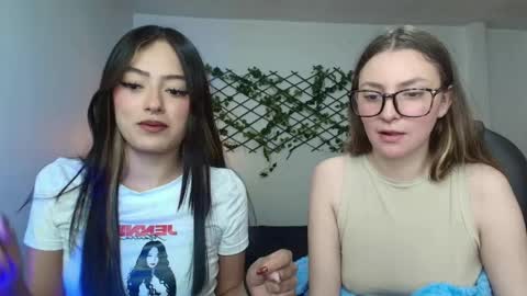 Snapshot of velvet__moon chatting on 04/10/26, 12:05 Sophi online show from 04/10/26, 12:05