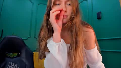 velvet_cherry online show from 12/05/24, 06:44