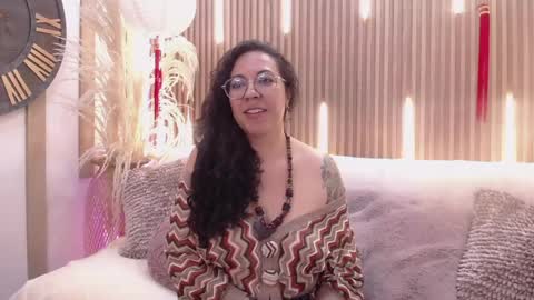Emma Curly online show from 05/15/26, 12:45