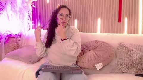 Emma Curly online show from 05/23/26, 12:20