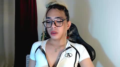 velvet_delux69 online show from 10/10/25, 10:36