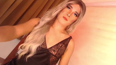 Snapshot of velvet_fux chatting on 12/08/24, 10:30 Richy will make you fall in love online show from 12/08/24, 10:30