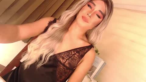 Snapshot of velvet_fux chatting on 12/18/24, 09:36 Richy will make you fall in love online show from 12/18/24, 09:36