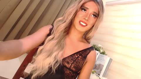 Snapshot of velvet_fux chatting on 12/31/24, 01:15 Richy will make you fall in love online show from 12/31/24, 01:15