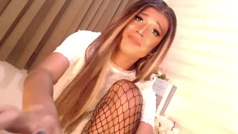 Snapshot of velvet_fux chatting on 01/01/25, 08:15 Richy will make you fall in love online show from 01/01/25, 08:15