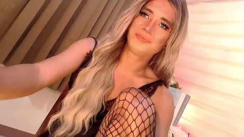 Snapshot of velvet_fux chatting on 01/03/25, 11:46 Richy will make you fall in love online show from 01/03/25, 11:46