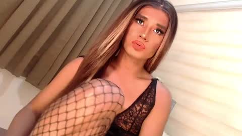 Snapshot of velvet_fux chatting on 01/06/25, 02:47 Richy will make you fall in love online show from 01/06/25, 02:47