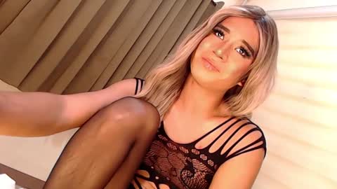 Snapshot of velvet_fux chatting on 01/18/25, 08:40 Richy will make you fall in love online show from 01/18/25, 08:40