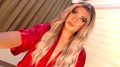 Snapshot of velvet_fux chatting on 01/31/25, 06:47 Richy will make you fall in love online show from 01/31/25, 06:47