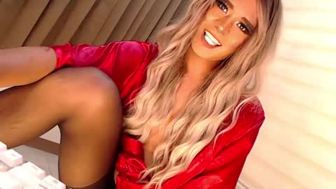 Snapshot of velvet_fux chatting on 01/31/25, 09:48 Richy will make you fall in love online show from 01/31/25, 09:48