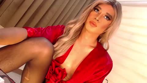 Snapshot of velvet_fux chatting on 02/03/25, 07:00 Richy will make you fall in love online show from 02/03/25, 07:00