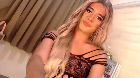 Snapshot of velvet_fux chatting on 02/08/25, 10:19 Richy will make you fall in love online show from 02/08/25, 10:19