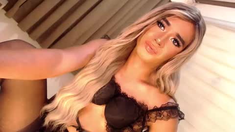 Snapshot of velvet_fux chatting on 02/19/25, 12:46 Richy will make you fall in love online show from 02/19/25, 12:46