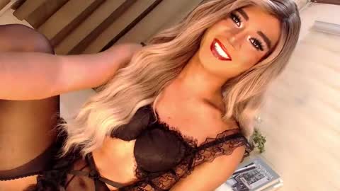 Snapshot of velvet_fux chatting on 02/22/25, 05:46 Richy will make you fall in love online show from 02/22/25, 05:46