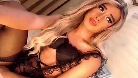 Snapshot of velvet_fux chatting on 02/22/25, 08:53 Richy will make you fall in love online show from 02/22/25, 08:53