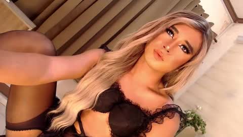 Snapshot of velvet_fux chatting on 02/23/25, 06:45 Richy will make you fall in love online show from 02/23/25, 06:45