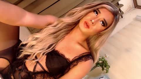 Snapshot of velvet_fux chatting on 02/26/25, 07:38 Richy will make you fall in love online show from 02/26/25, 07:38