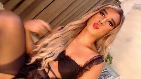 Snapshot of velvet_fux chatting on 02/27/25, 07:15 Richy will make you fall in love online show from 02/27/25, 07:15