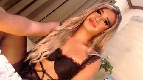 Snapshot of velvet_fux chatting on 02/27/25, 11:26 Richy will make you fall in love online show from 02/27/25, 11:26